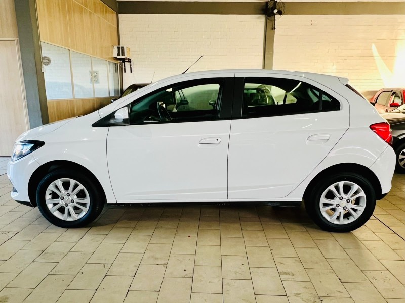 ONIX 1.4 MPFI LTZ 8V FLEX 4P MANUAL - 2015 - CAXIAS DO SUL