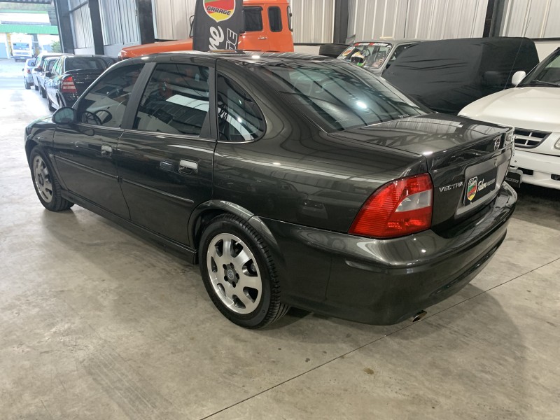 VECTRA 2.0 MPFI COLLECTION 8V GASOLINA 4P MANUAL - 2005 - CAXIAS DO SUL
