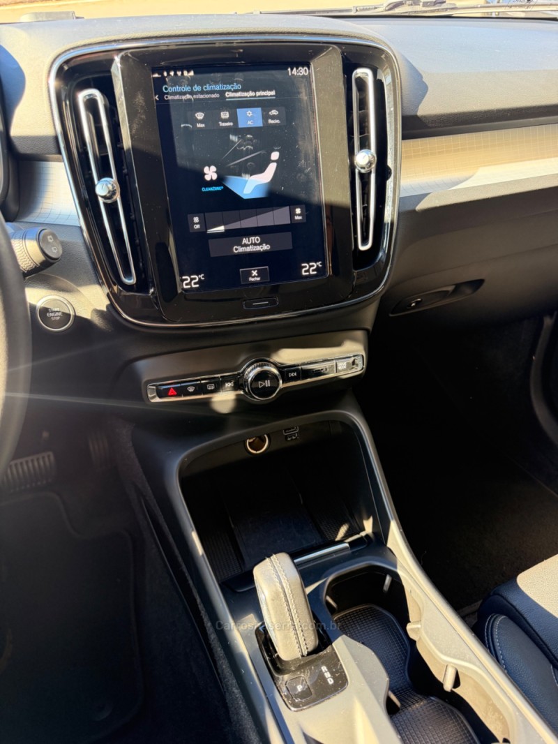 XC 40 2.0 T4 GASOLINA MOMENTUM 190CV FWD  - 2021 - FARROUPILHA