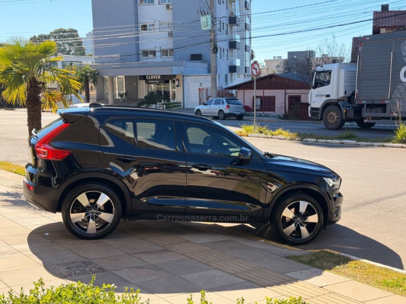 XC 40 2.0 T4 GASOLINA MOMENTUM 190CV FWD  - 2021 - FARROUPILHA