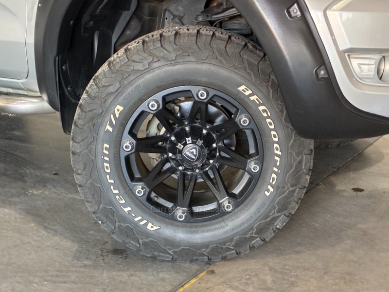 RANGER 2.8 XLT 4X2 CD 8V TURBO INTERCOOLER DIESEL 4P MANUAL - 2017 - VENâNCIO AIRES