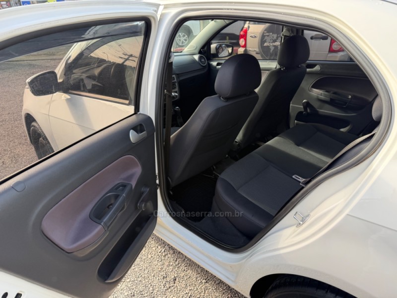 VOYAGE 1.0 MI TRENDLINE 8V FLEX 4P MANUAL - 2013 - CAXIAS DO SUL