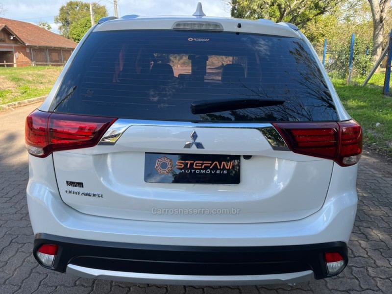 OUTLANDER 2.0 COMFORT 16V GASOLINA 4P AUTOMÁTICO - 2018 - FELIZ