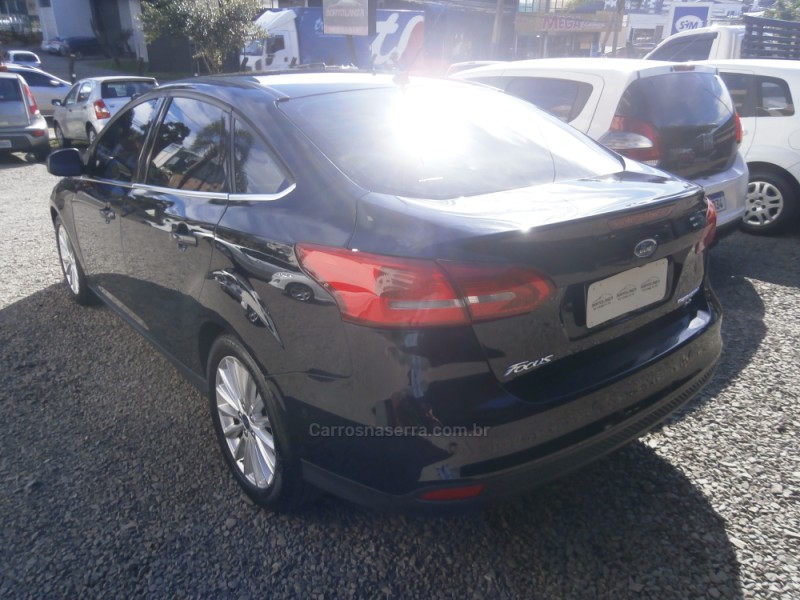 FOCUS 2.0 TITANIUM PLUS SEDAN 16V FLEX 4P AUTOMÁTICO - 2017 - FARROUPILHA