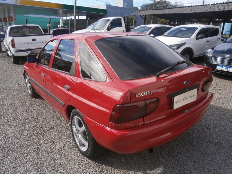 ESCORT 1.8 I GL 16V GASOLINA 4P MANUAL - 1998 - FARROUPILHA