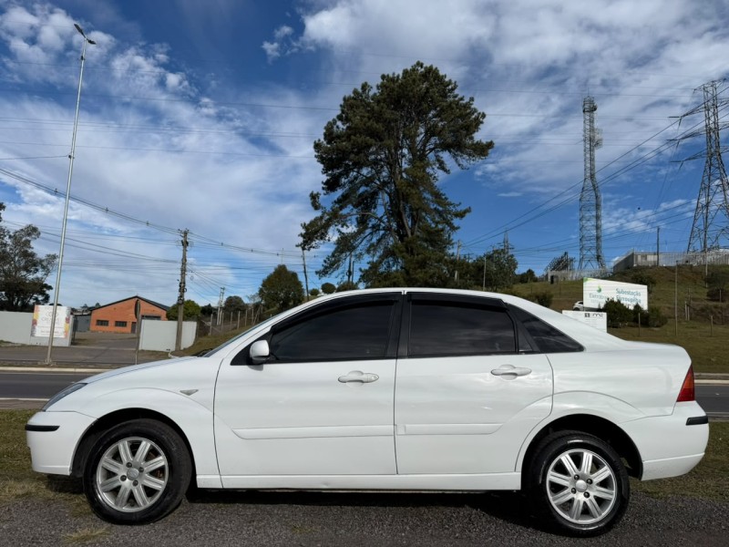FOCUS 1.6 GLX 8V FLEX 4P MANUAL - 2009 - FARROUPILHA