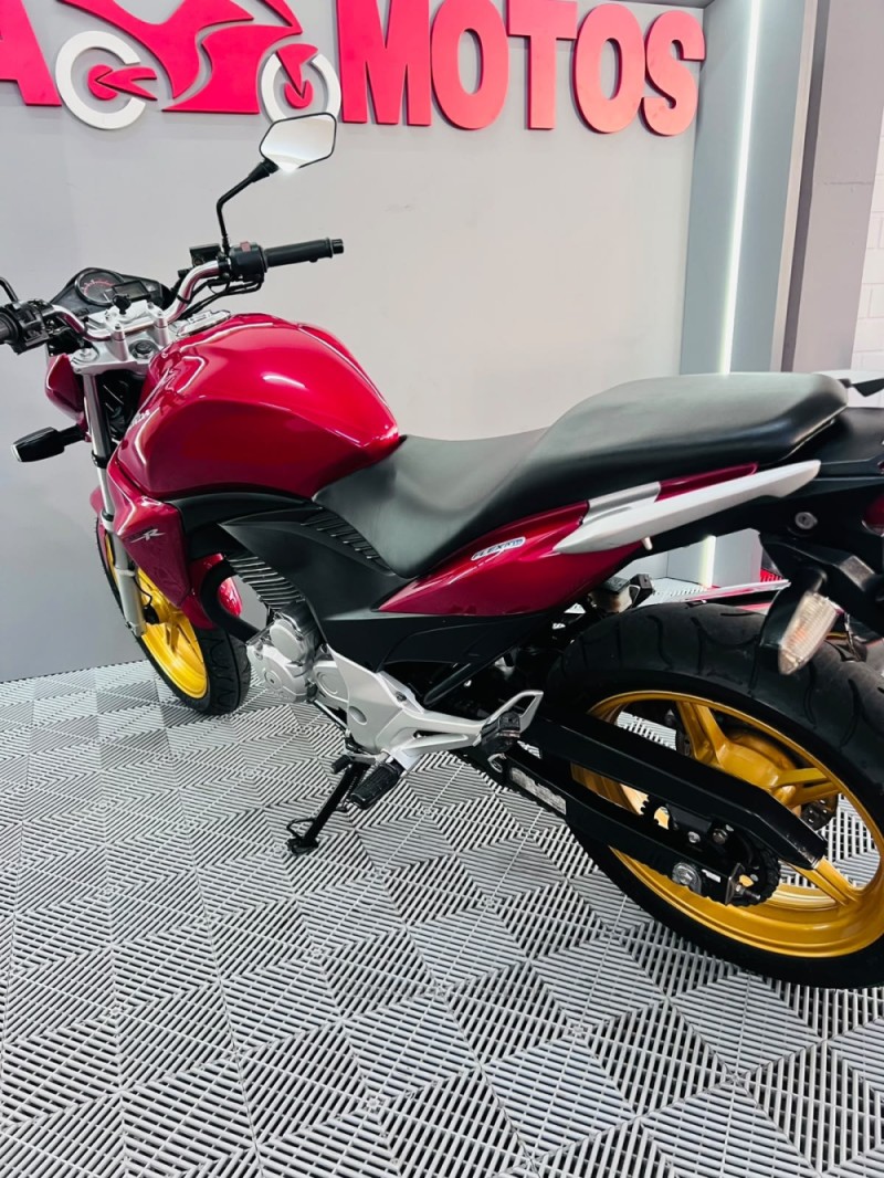 CB 300R  - 2015 - CAMPO BOM