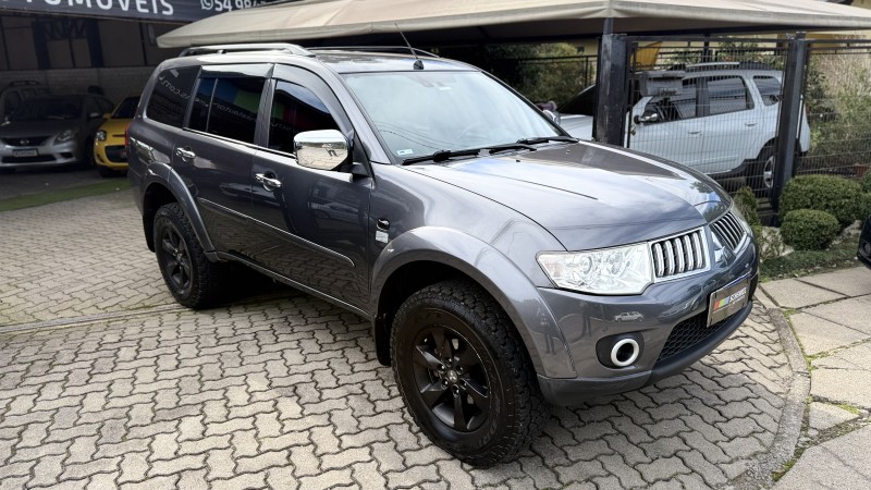 PAJERO DAKAR 3.2 HPE 4X4 7 LUGARES 16V TURBO INTERCOOLER DIESEL 4P AUTOMÁTICO - 2013 - NOVA PETRóPOLIS