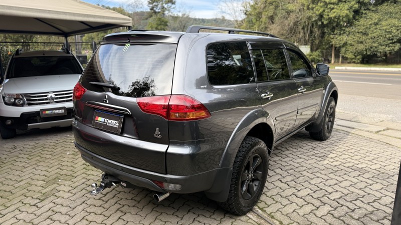 PAJERO DAKAR 3.2 HPE 4X4 7 LUGARES 16V TURBO INTERCOOLER DIESEL 4P AUTOMÁTICO - 2013 - NOVA PETRóPOLIS
