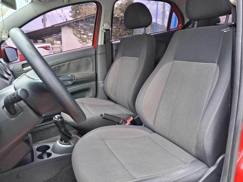 VOYAGE 1.0 MI TRENDLINE 8V FLEX 4P MANUAL - 2014 - SãO SEBASTIãO DO CAí