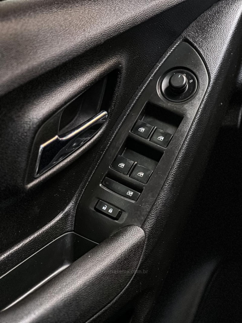 TRACKER 1.8 MPFI LT 4X2 16V FLEX 4P AUTOMÁTICO - 2015 - CANELA