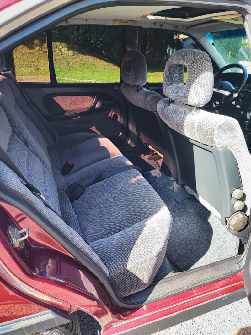 OMEGA 2.0 MPFI GLS 8V GASOLINA 4P MANUAL - 1993 - FARROUPILHA