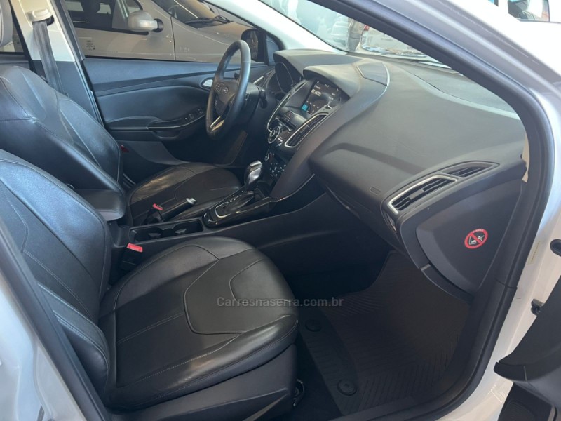 FOCUS 2.0 TITANIUM PLUS FASTBACK 16V FLEX 4P AUTOMÁTICO - 2018 - CAXIAS DO SUL