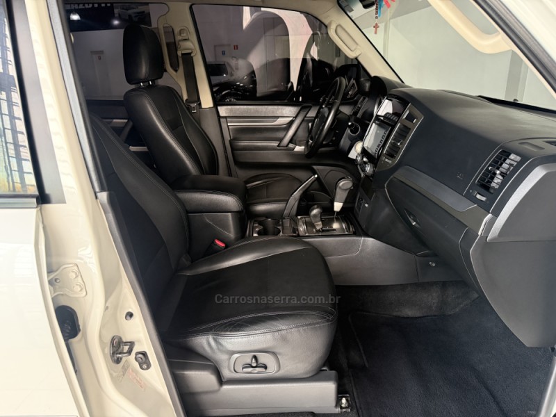 PAJERO FULL 3.2 HPE 4X4 16V TURBO INTERCOOLER DIESEL 4P AUTOMÁTICO - 2015 - BENTO GONçALVES
