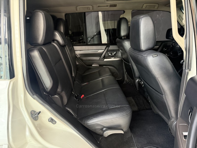 PAJERO FULL 3.2 HPE 4X4 16V TURBO INTERCOOLER DIESEL 4P AUTOMÁTICO - 2015 - BENTO GONçALVES