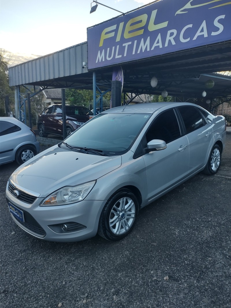 focus 1.6 se sedan 16v flex 4p manual 2013 vale real
