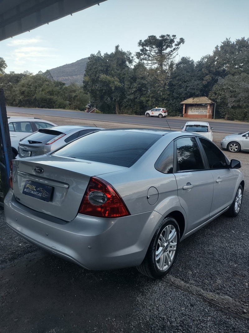 FOCUS 1.6 SE SEDAN 16V FLEX 4P MANUAL - 2013 - VALE REAL
