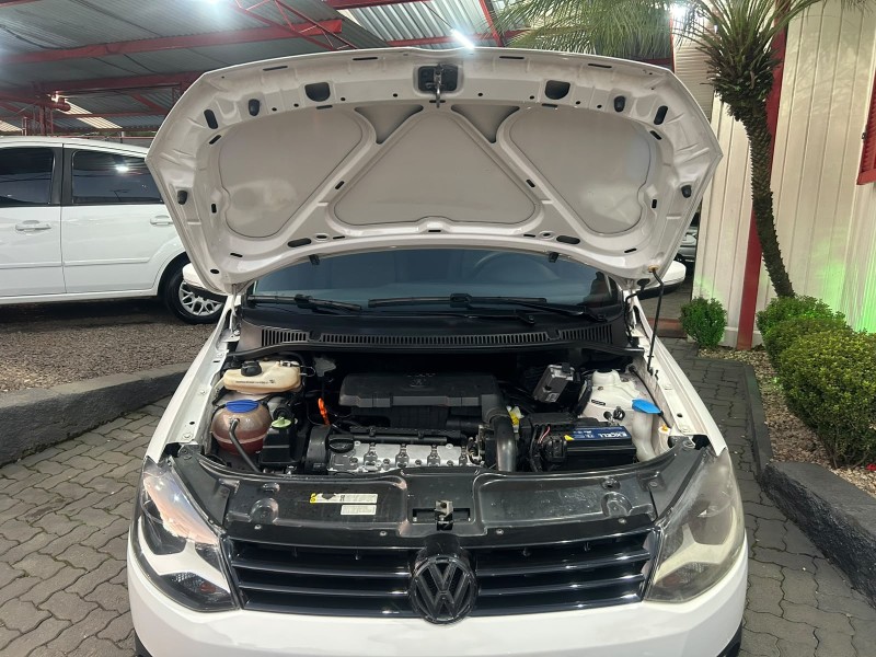 FOX 1.0 MI 8V FLEX 4P MANUAL - 2012 - TRêS COROAS