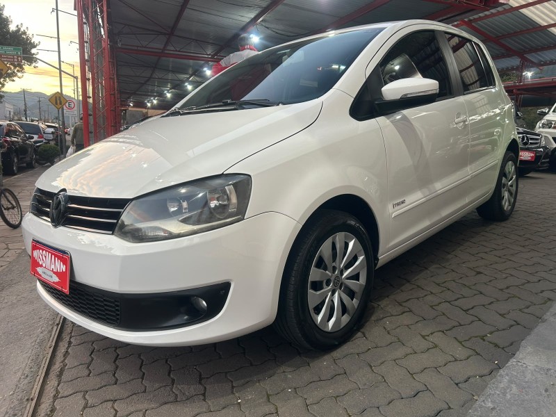 FOX 1.0 MI 8V FLEX 4P MANUAL - 2012 - TRêS COROAS