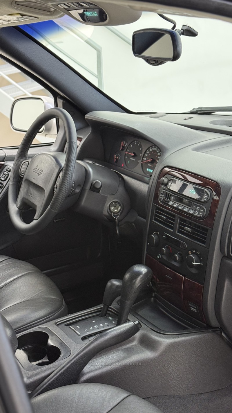 GRAND CHEROKEE 4.7 LIMITED QUADRA DRIVE 4X4 V8 16V GASOLINA 4P AUTOMÁTICO - 2000 - BENTO GONçALVES