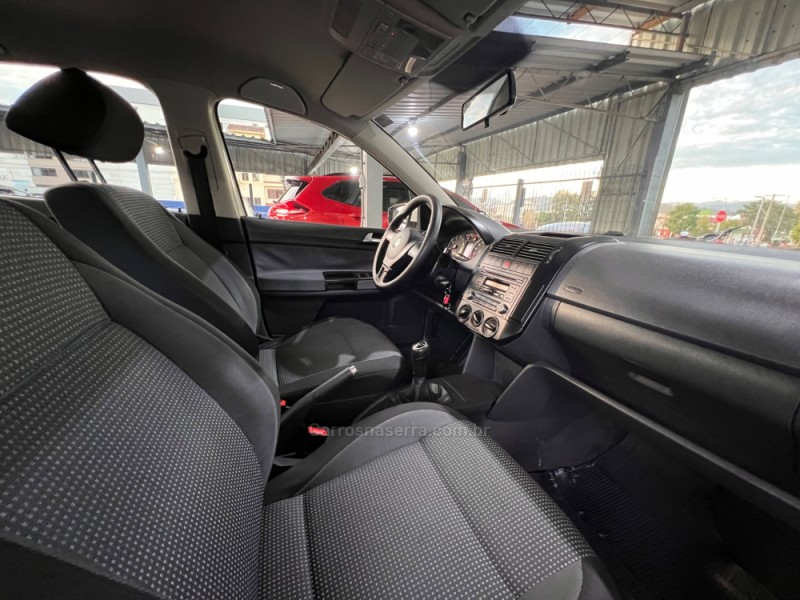 POLO SEDAN 1.6 MI 8V FLEX 4P MANUAL - 2012 - BOM PRINCíPIO