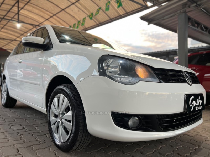 POLO SEDAN 1.6 MI 8V FLEX 4P MANUAL - 2012 - BOM PRINCíPIO