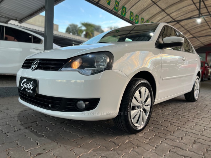 POLO SEDAN 1.6 MI 8V FLEX 4P MANUAL - 2012 - BOM PRINCíPIO
