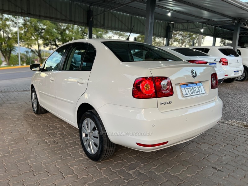 POLO SEDAN 1.6 MI 8V FLEX 4P MANUAL - 2012 - BOM PRINCíPIO