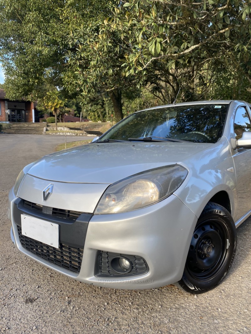 SANDERO 1.0 EXPRESSION 16V FLEX 4P MANUAL - 2014 - FARROUPILHA