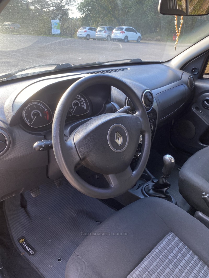 SANDERO 1.0 EXPRESSION 16V FLEX 4P MANUAL - 2014 - FARROUPILHA