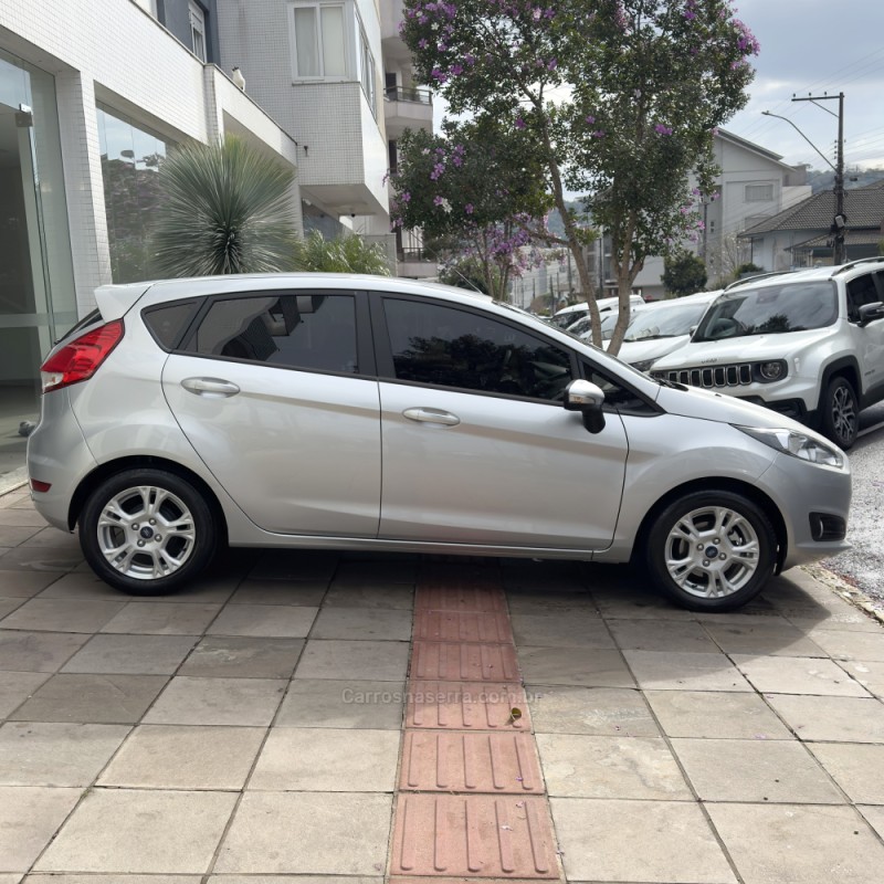FIESTA 1.6 SEL HATCH 16V FLEX 4P MANUAL - 2017 - FLORES DA CUNHA