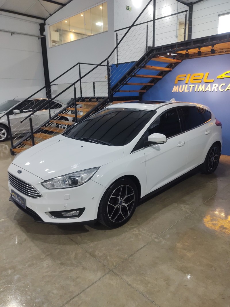 focus 2.0 titanium plus hatch 16v flex 4p auto 2016 vale real