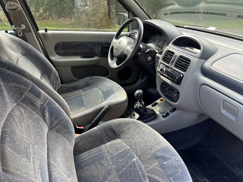 CLIO 1.0 PRIVILÉGE 16V GASOLINA 4P MANUAL - 2005 - CAXIAS DO SUL