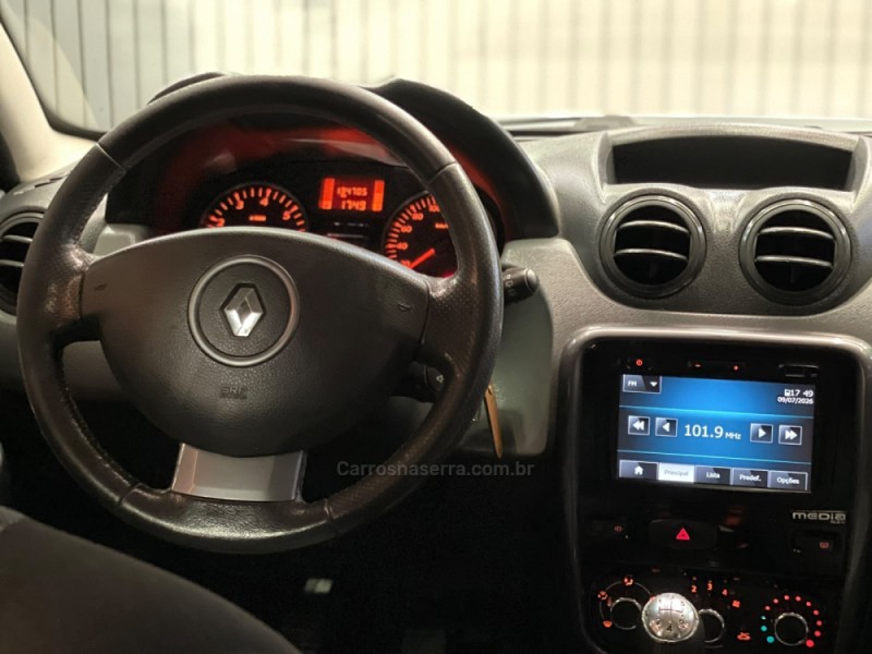 DUSTER 1.6 DYNAMIQUE 4X2 16V FLEX 4P MANUAL - 2014 - DOIS IRMãOS