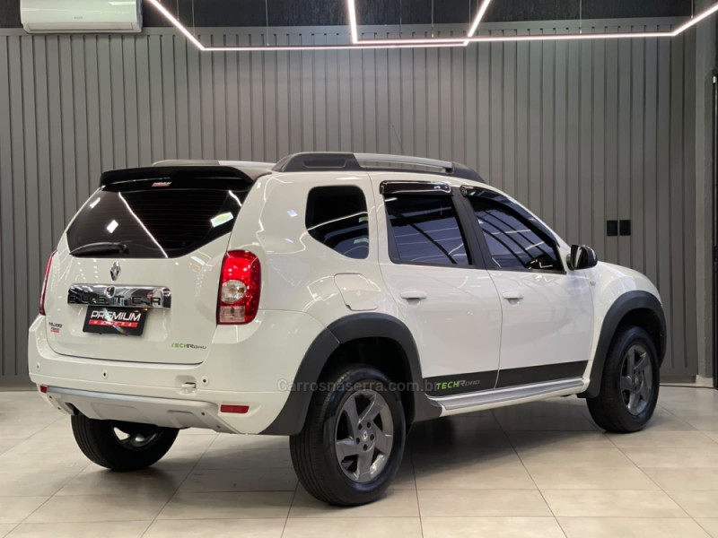 DUSTER 1.6 DYNAMIQUE 4X2 16V FLEX 4P MANUAL - 2014 - DOIS IRMãOS