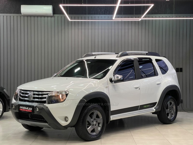 DUSTER 1.6 DYNAMIQUE 4X2 16V FLEX 4P MANUAL - 2014 - DOIS IRMãOS