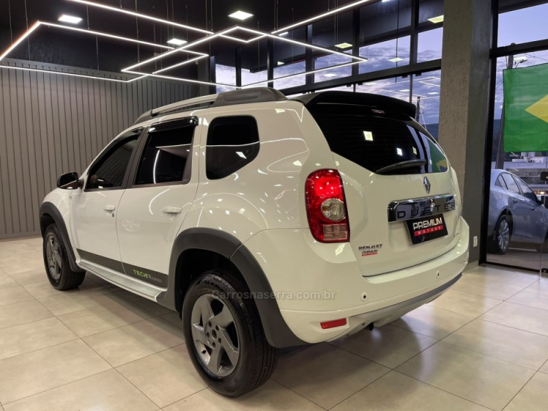 DUSTER 1.6 DYNAMIQUE 4X2 16V FLEX 4P MANUAL - 2014 - DOIS IRMãOS