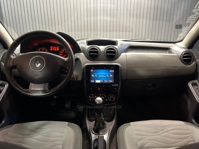 DUSTER 1.6 DYNAMIQUE 4X2 16V FLEX 4P MANUAL - 2014 - DOIS IRMãOS