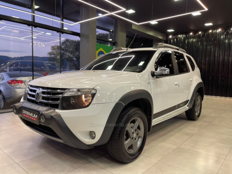 DUSTER 1.6 DYNAMIQUE 4X2 16V FLEX 4P MANUAL - 2014 - DOIS IRMãOS