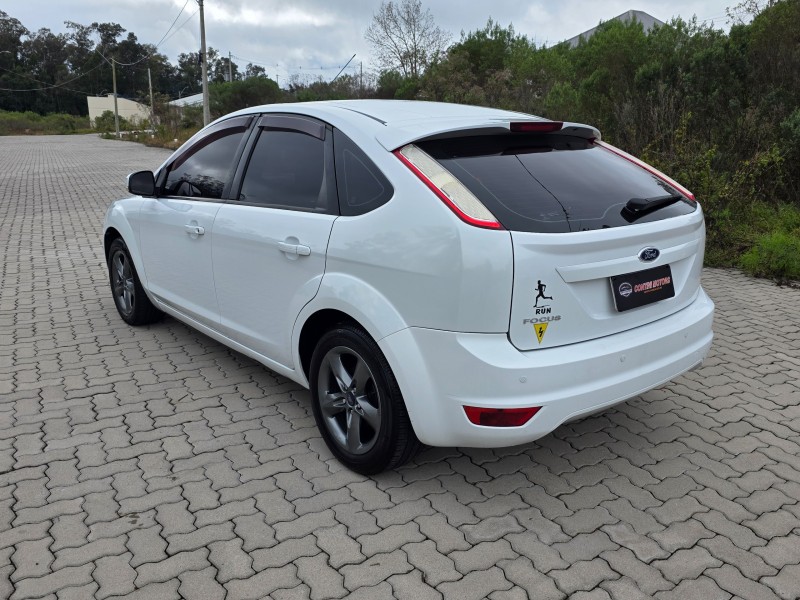 FOCUS 1.6 GLX 16V FLEX 4P MANUAL - 2011 - BENTO GONçALVES