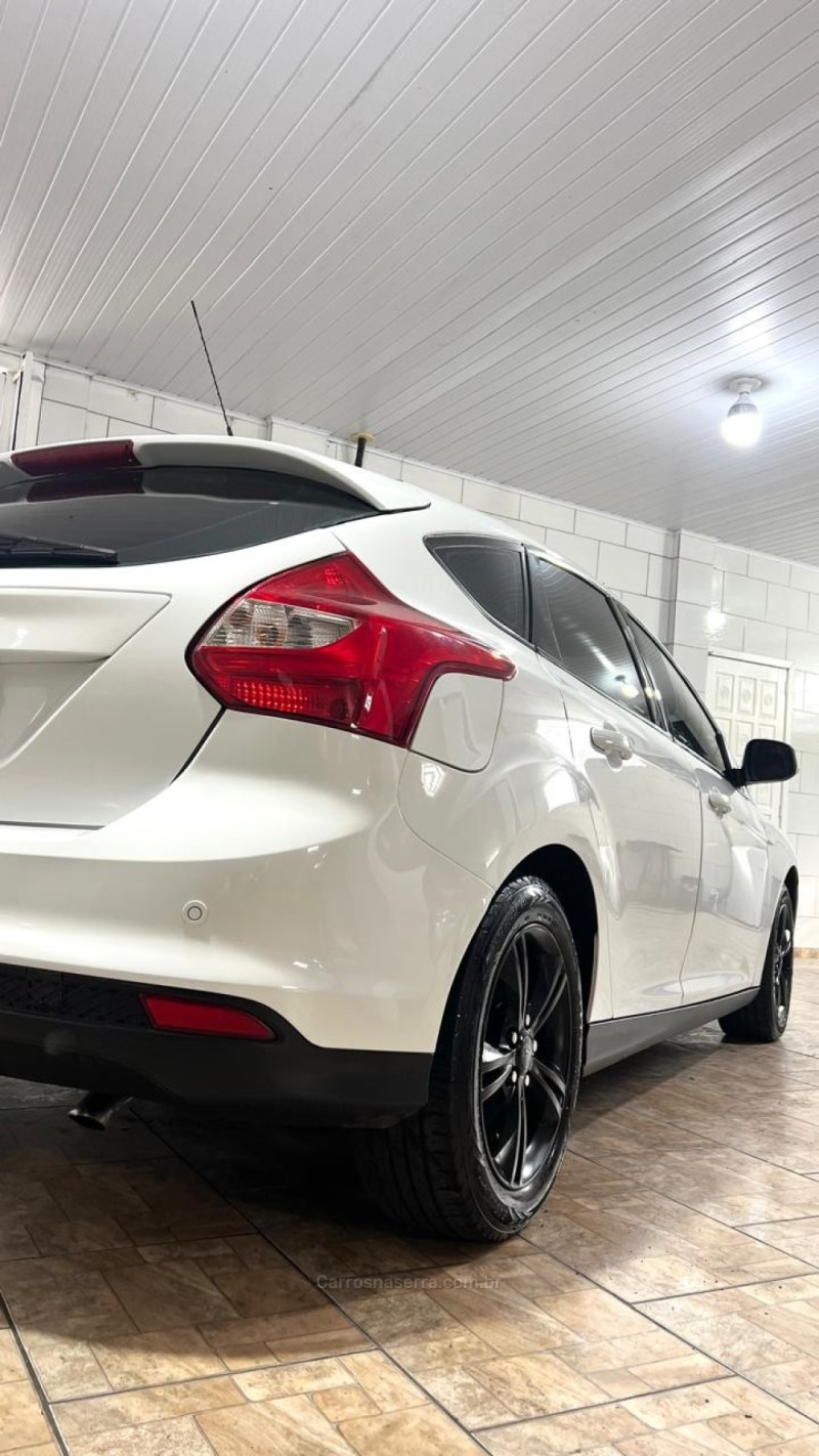 FOCUS 1.6 SE 16V FLEX 4P MANUAL - 2015 - BENTO GONçALVES