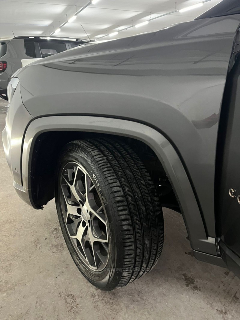 COMMANDER 1.3 OVERLAND T270 16V 4X2 TURBO FLEX 4P AUTOMÁTICO - 2022 - BENTO GONçALVES