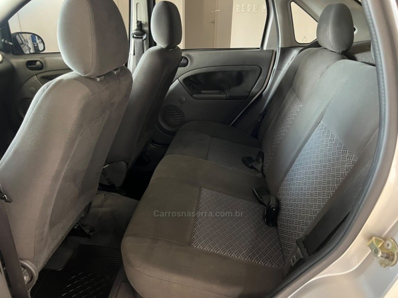 FIESTA 1.6 MPI SEDAN 8V FLEX 4P MANUAL - 2005 - TAQUARA