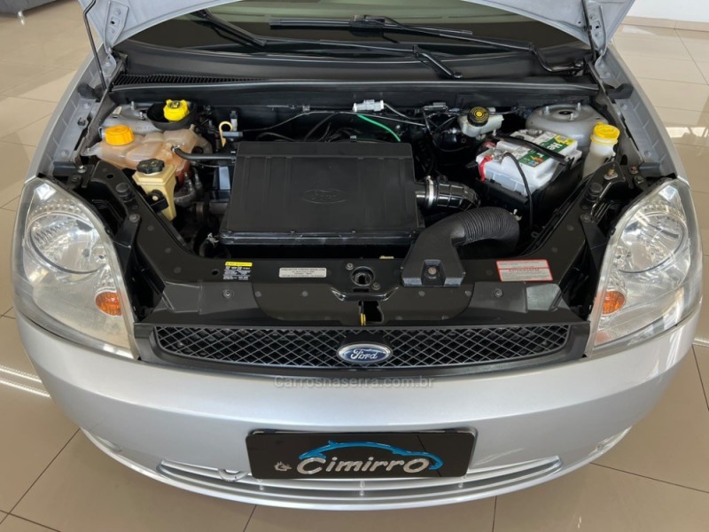 FIESTA 1.6 MPI SEDAN 8V FLEX 4P MANUAL - 2005 - TAQUARA