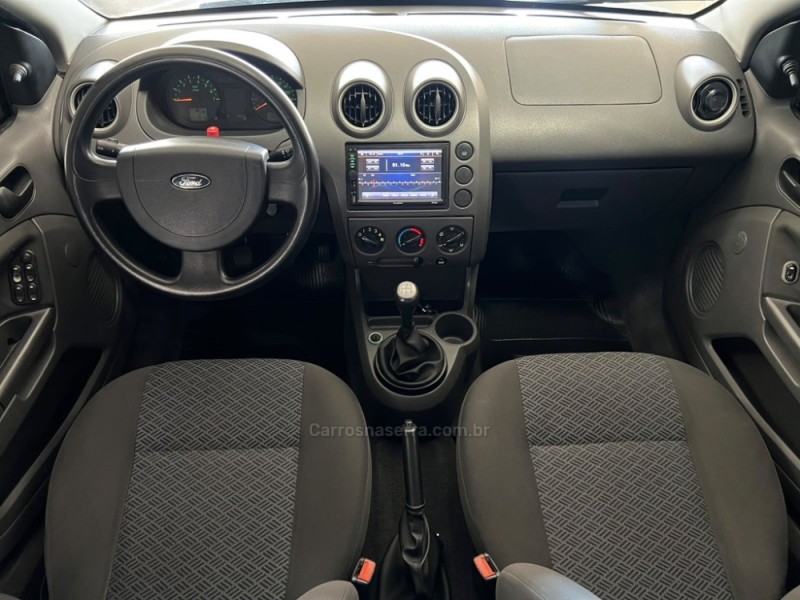 FIESTA 1.6 MPI SEDAN 8V FLEX 4P MANUAL - 2005 - TAQUARA