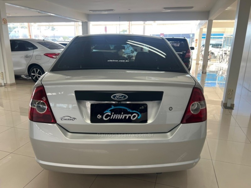 FIESTA 1.6 MPI SEDAN 8V FLEX 4P MANUAL - 2005 - TAQUARA