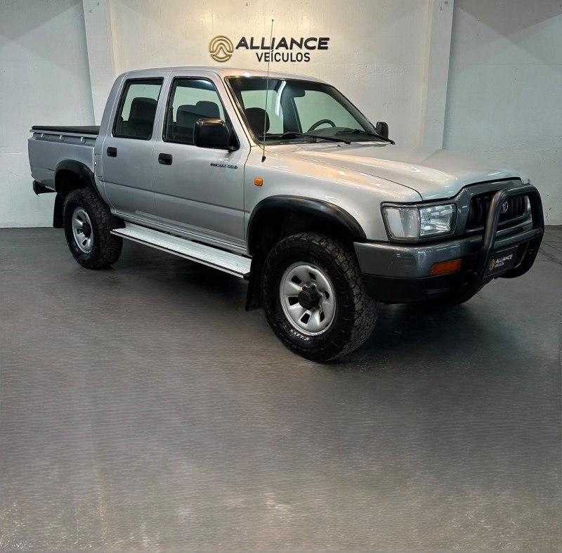 hilux 3.0 dx 4x2 cd 16v diesel 4p manual 2003 caxias do sul