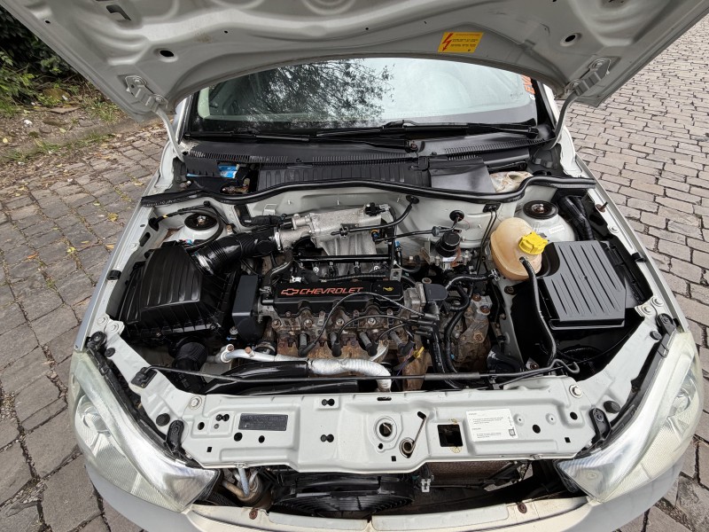 CORSA 1.0 MPFI MAXX 8V GASOLINA 4P MANUAL - 2005 - CAXIAS DO SUL