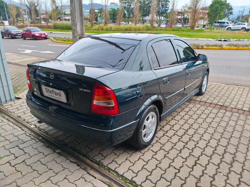 ASTRA 1.8 MPFI MILLENIUM II SEDAN 8V GASOLINA 4P MANUAL - 2001 - BOM PRINCíPIO