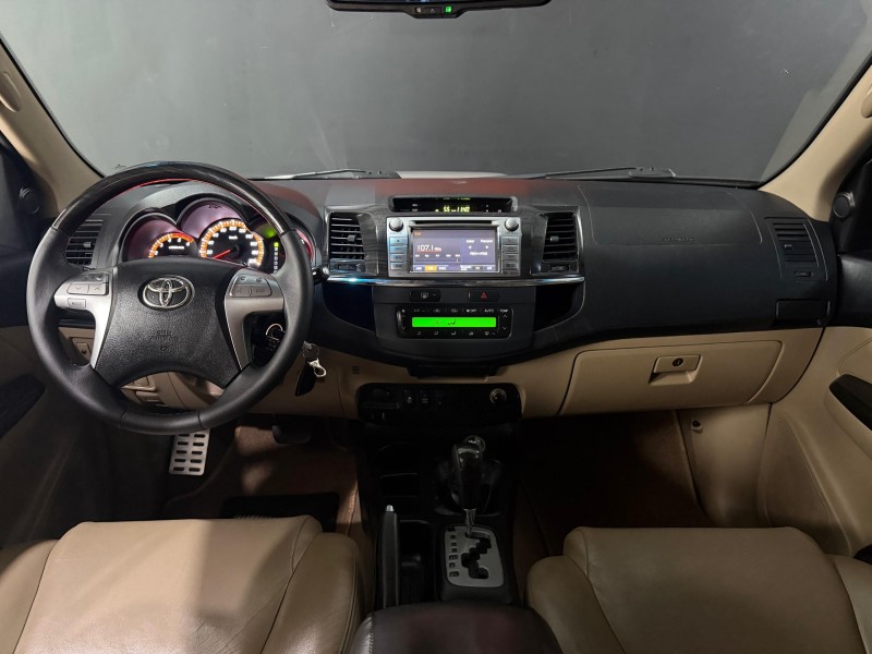 HILUX SW4 3.0 SRV 4X4 7 LUGARES 16V TURBO INTERCOOLER DIESEL 4P AUTOMÁTICO - 2014 - CARLOS BARBOSA